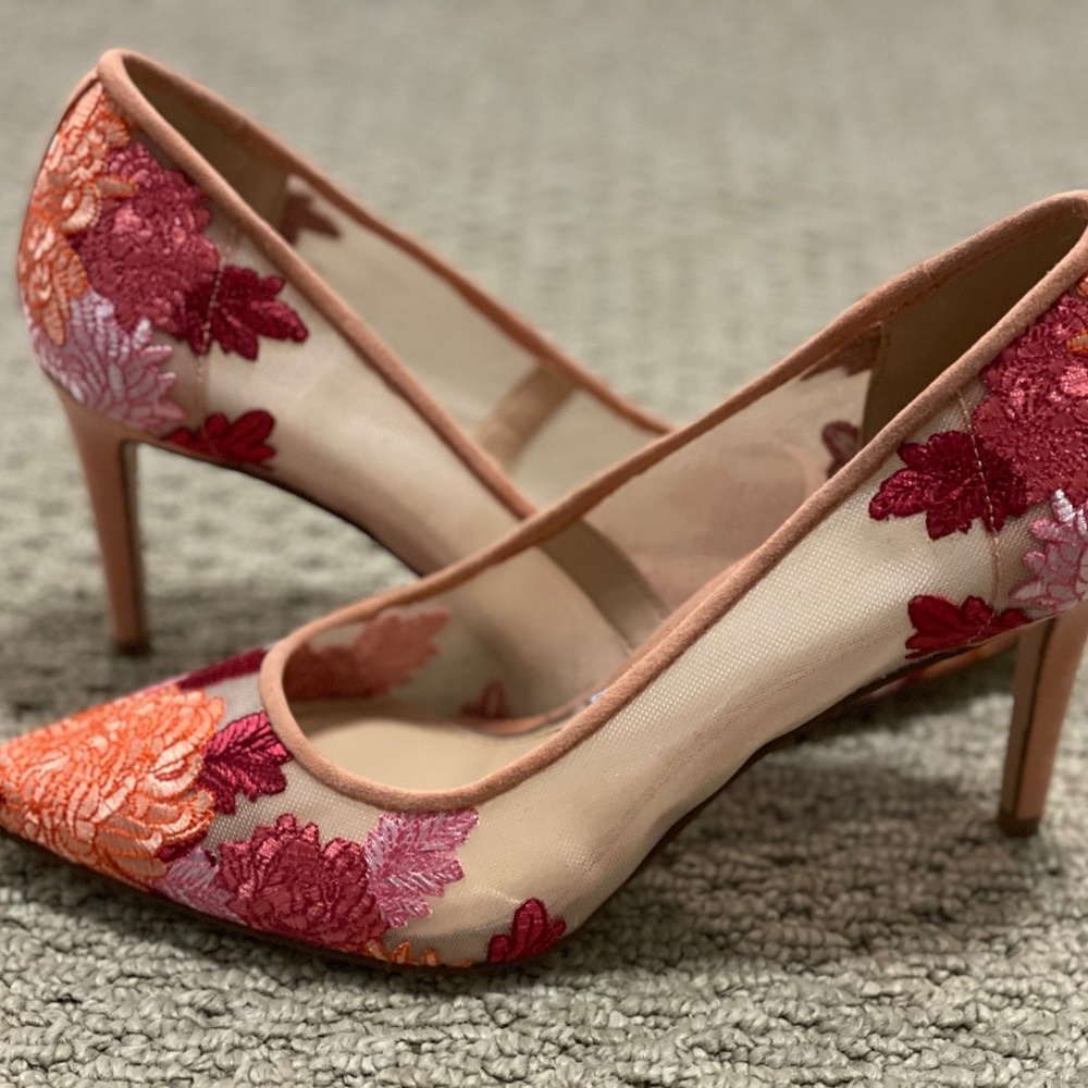 Jessica Simpson Cipinola Embroidered Floral Pumps